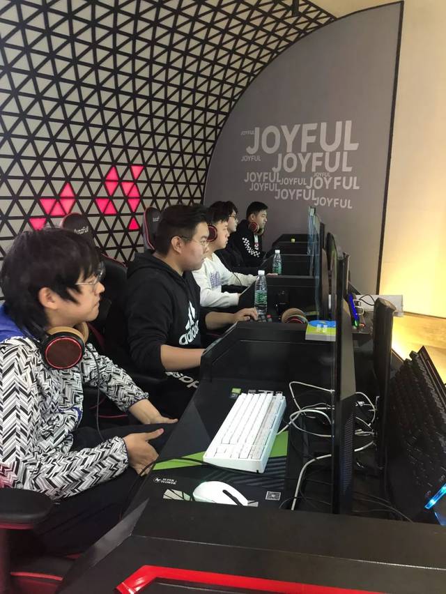 助他搶在對 助他搶在對